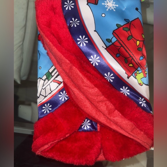 Peanuts and Snoopy Christmas Tree skirt 24 inches - Picture 2 of 2
